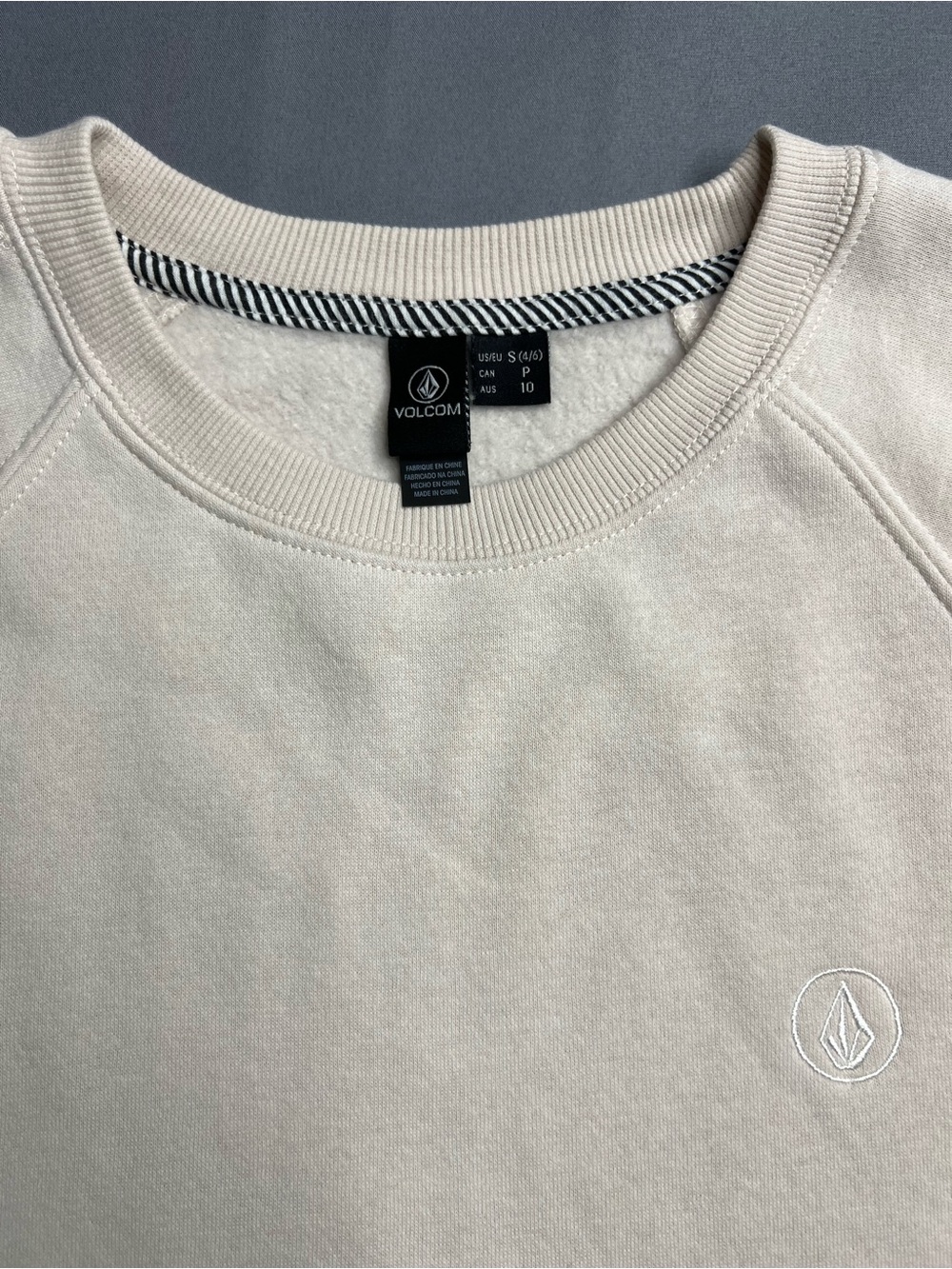 Volcom Cropped Sweatshirt Cream Pullover Size Small
